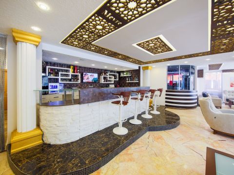 Lobby & Reception
